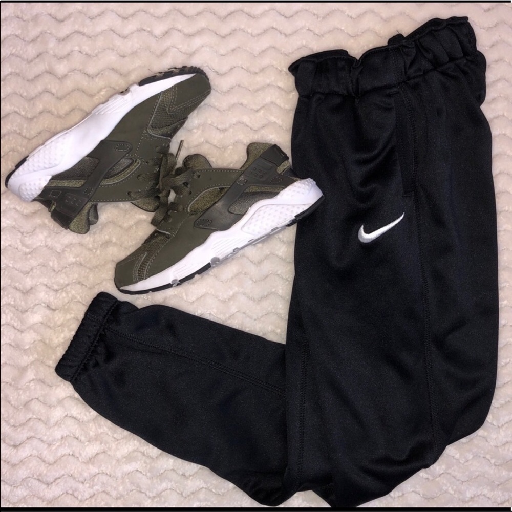 Toddlers Nike huaraches in Olive Green